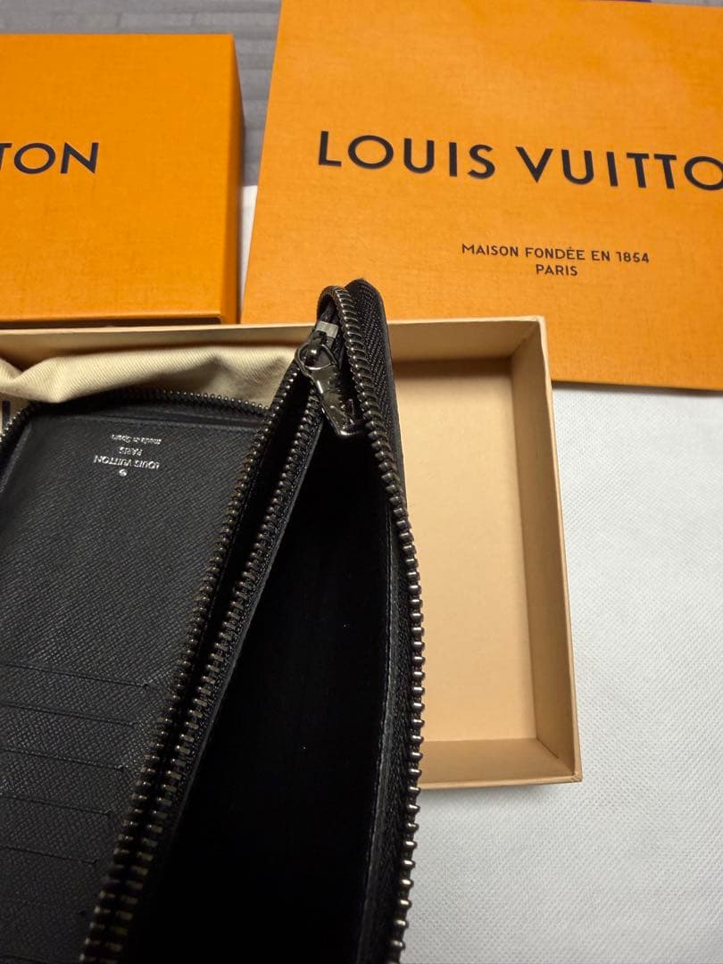 ルイヴィトン モノグラム エクリプス ジッピーウォレット