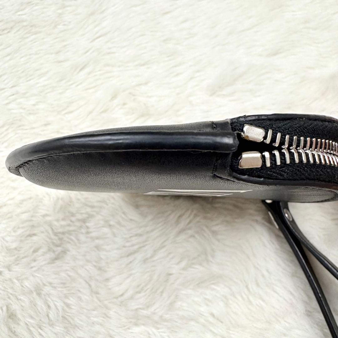 ヴァレンティノガラヴァーニ ケース ストラップ付 ネックウォレット レザー