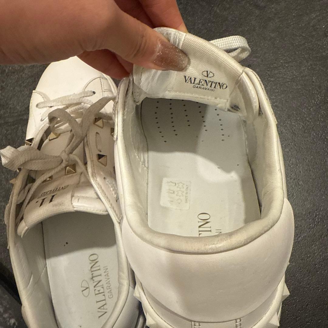 VALENTINO スタッズ付きスニーカー