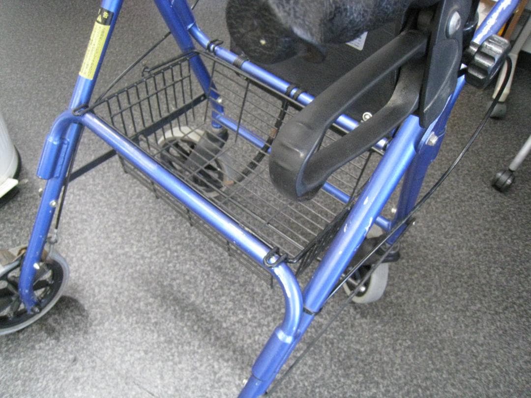 ハッピーⅡ NB 竹虎 歩行器 介護用品 ブルーメタリック バスケット付き　②