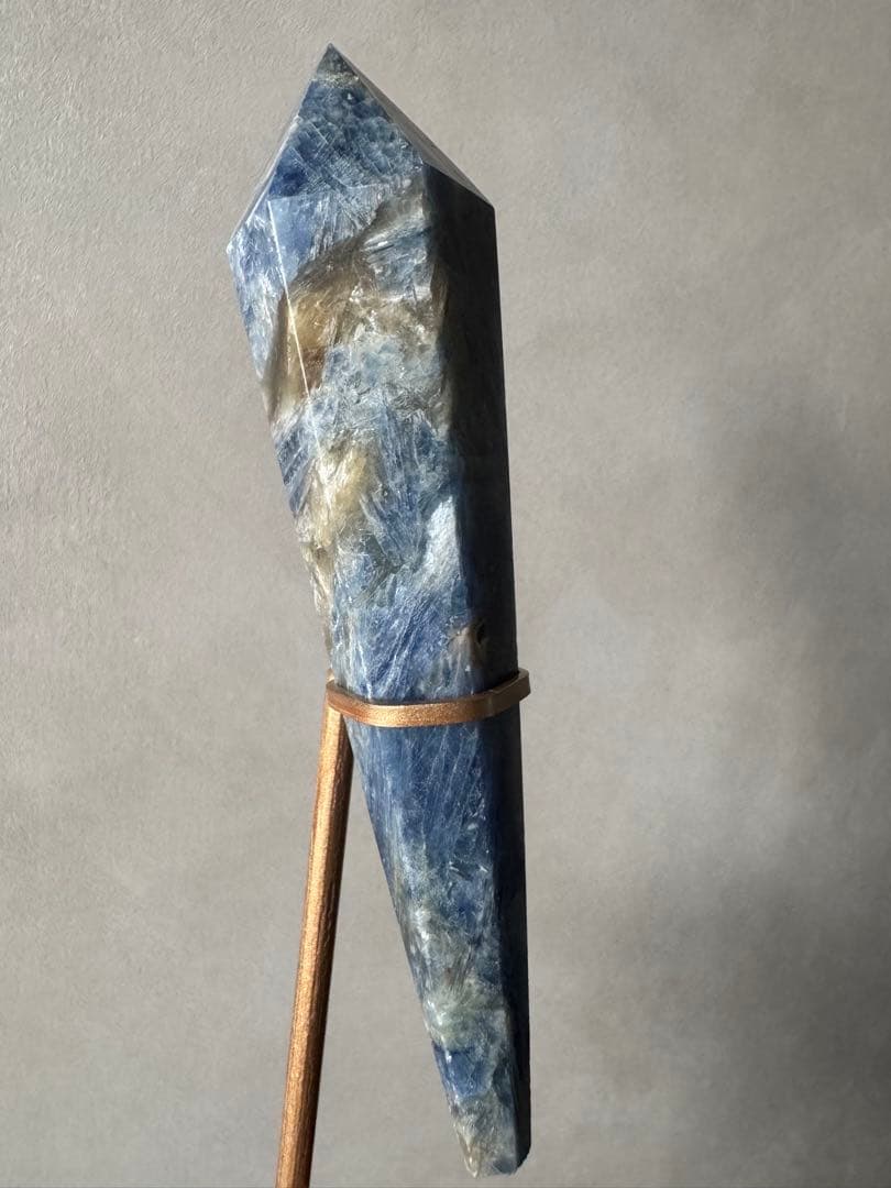 ブラジル産 カイヤナイト ワンド ゴールドスタンド付き 214g