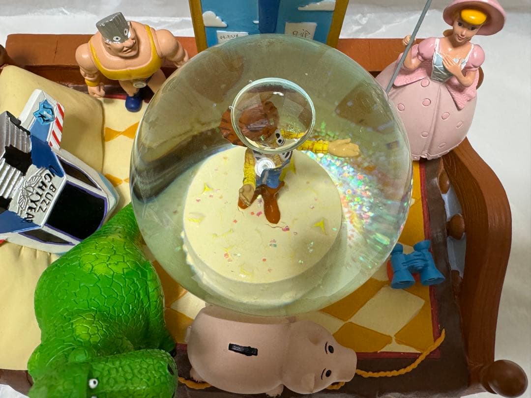 トイストーリー ベッド型 オルゴール付きスノーグローブ