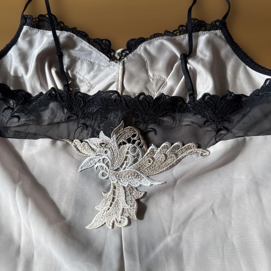 サルート　刺繍入りセクシースリップ M80cm丈