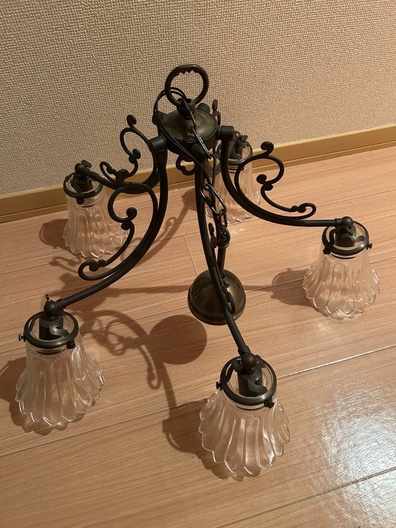 アンティーク　シャンデリア 5灯 フラワー型シェード