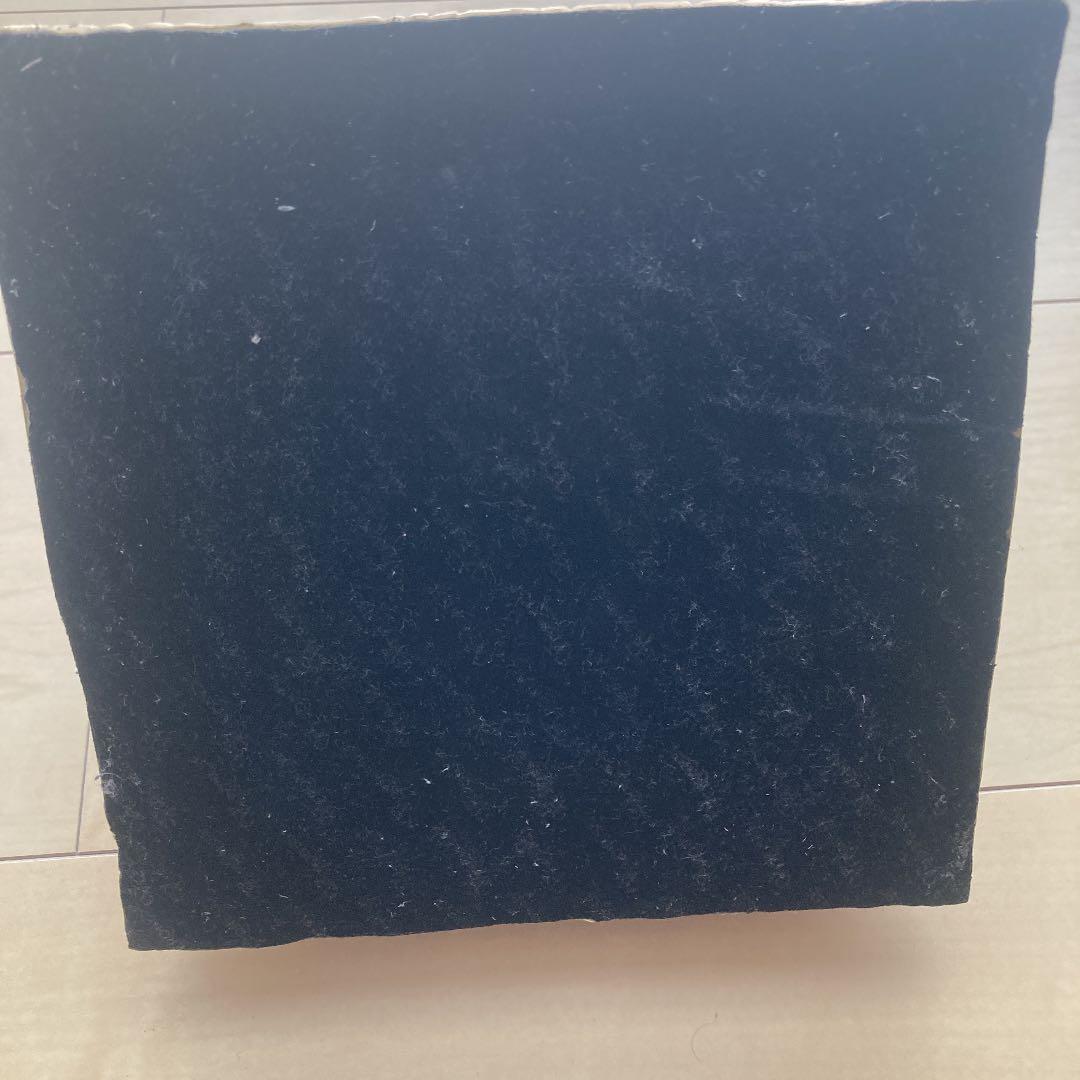 ピラミッド型置物（小物入れ）重量1・3キログラム