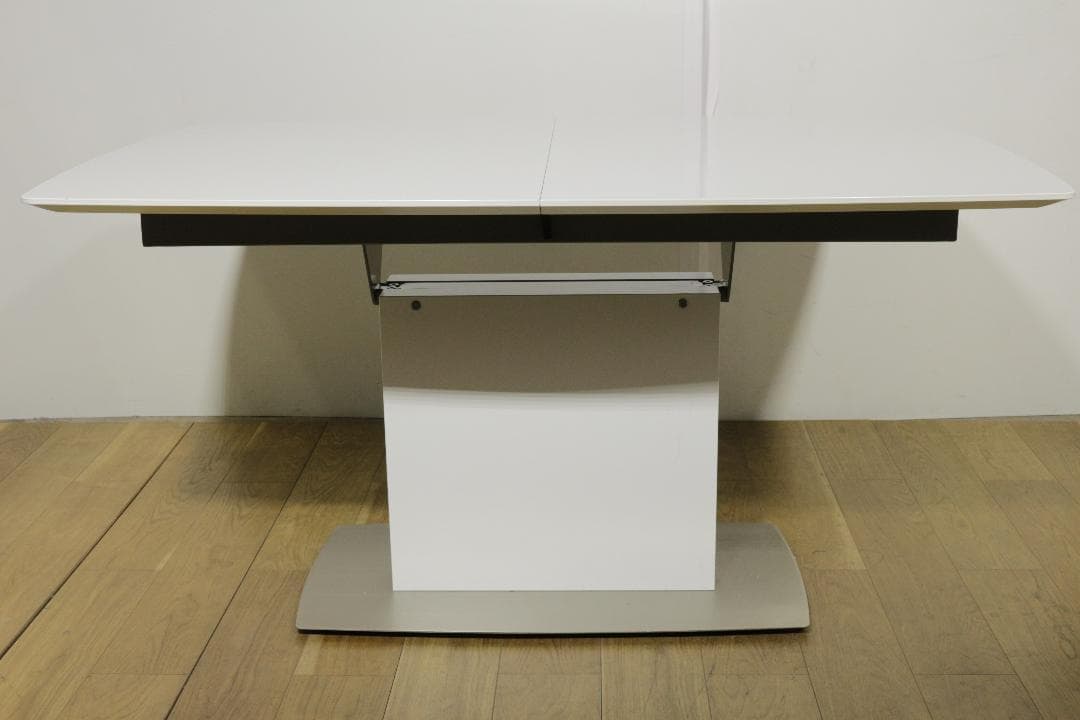 O*s様 BoConceptボーコンセプト★OCCAダイニングテーブル★伸長式★