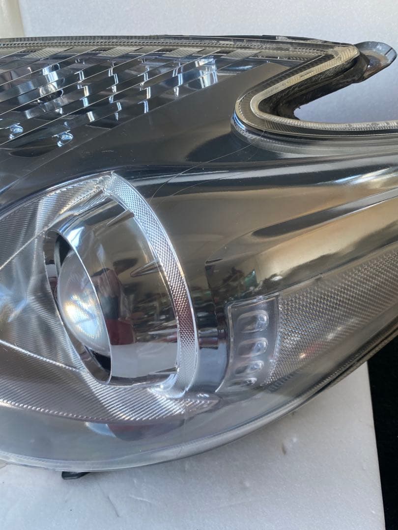 トヨタ プリウス 30系（ZVW30） 純正ヘッドライト 左右セット（ハロゲン）