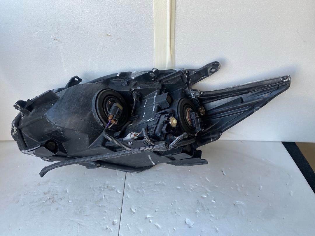 トヨタ プリウス 30系（ZVW30） 純正ヘッドライト 左右セット（ハロゲン）