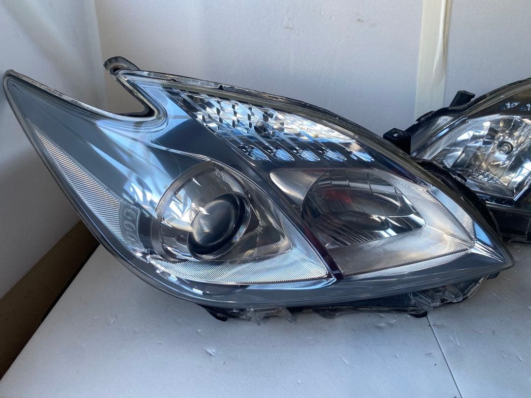 トヨタ プリウス 30系（ZVW30） 純正ヘッドライト 左右セット（ハロゲン）