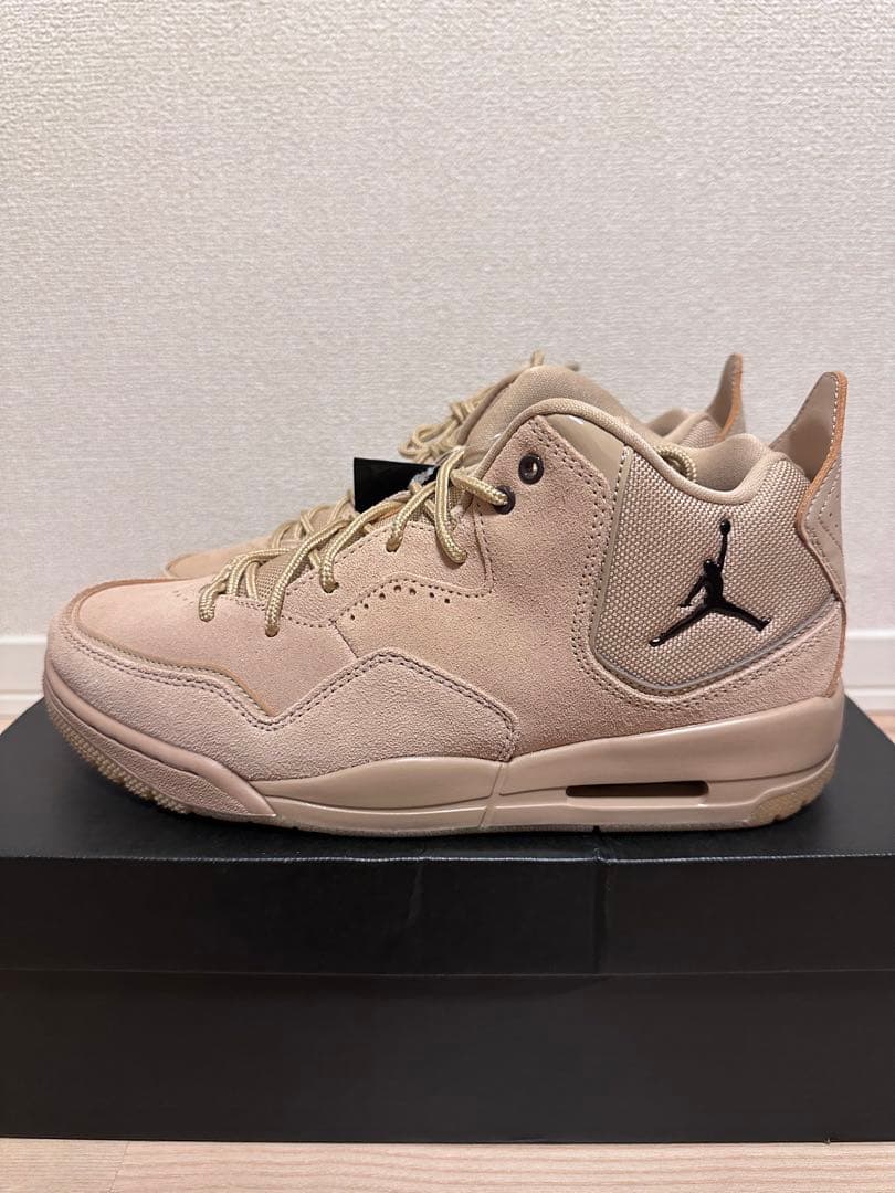 Jordan COURTSIDE 23 ベージュ スニーカー