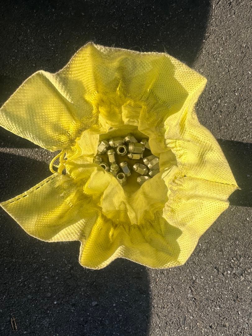 TOYOタイヤ　スタッドレス　ホイール付き4本セット　シュナイダー