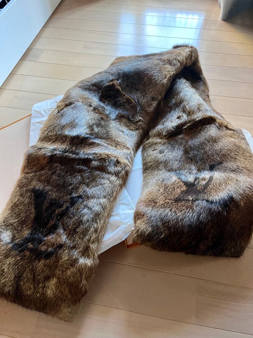 LOUIS VUITTON ファーマフラー ブラウン