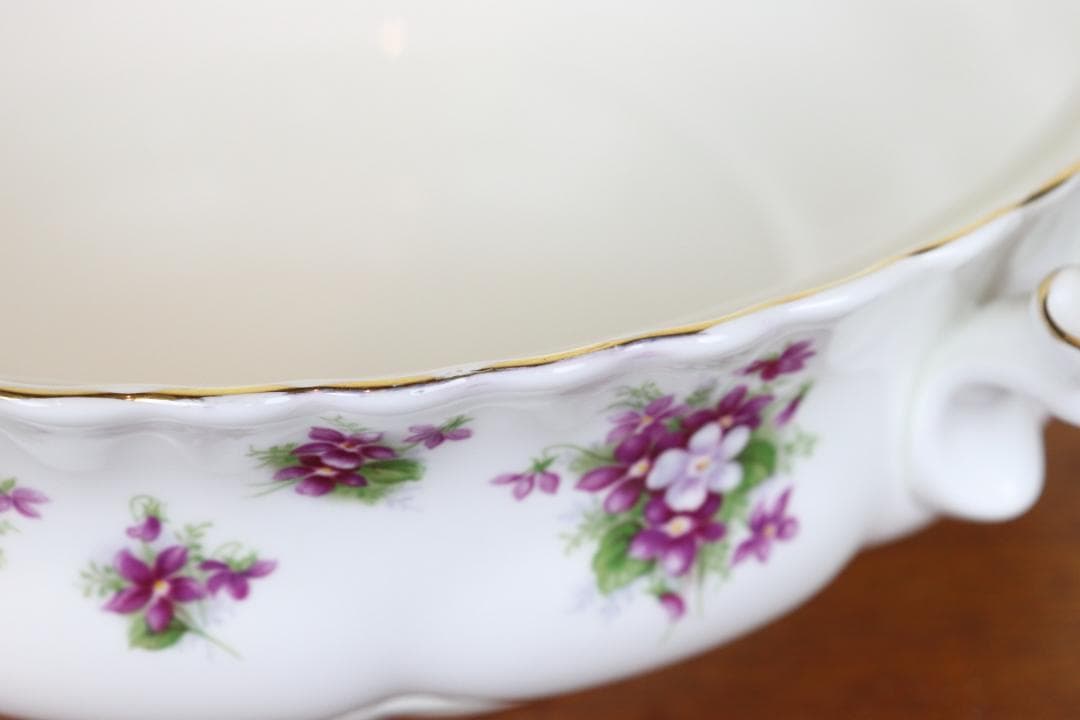 お値下げ　ロイヤルアルバート　スウィートバイオレット　チュリーン　蓋付ボウル