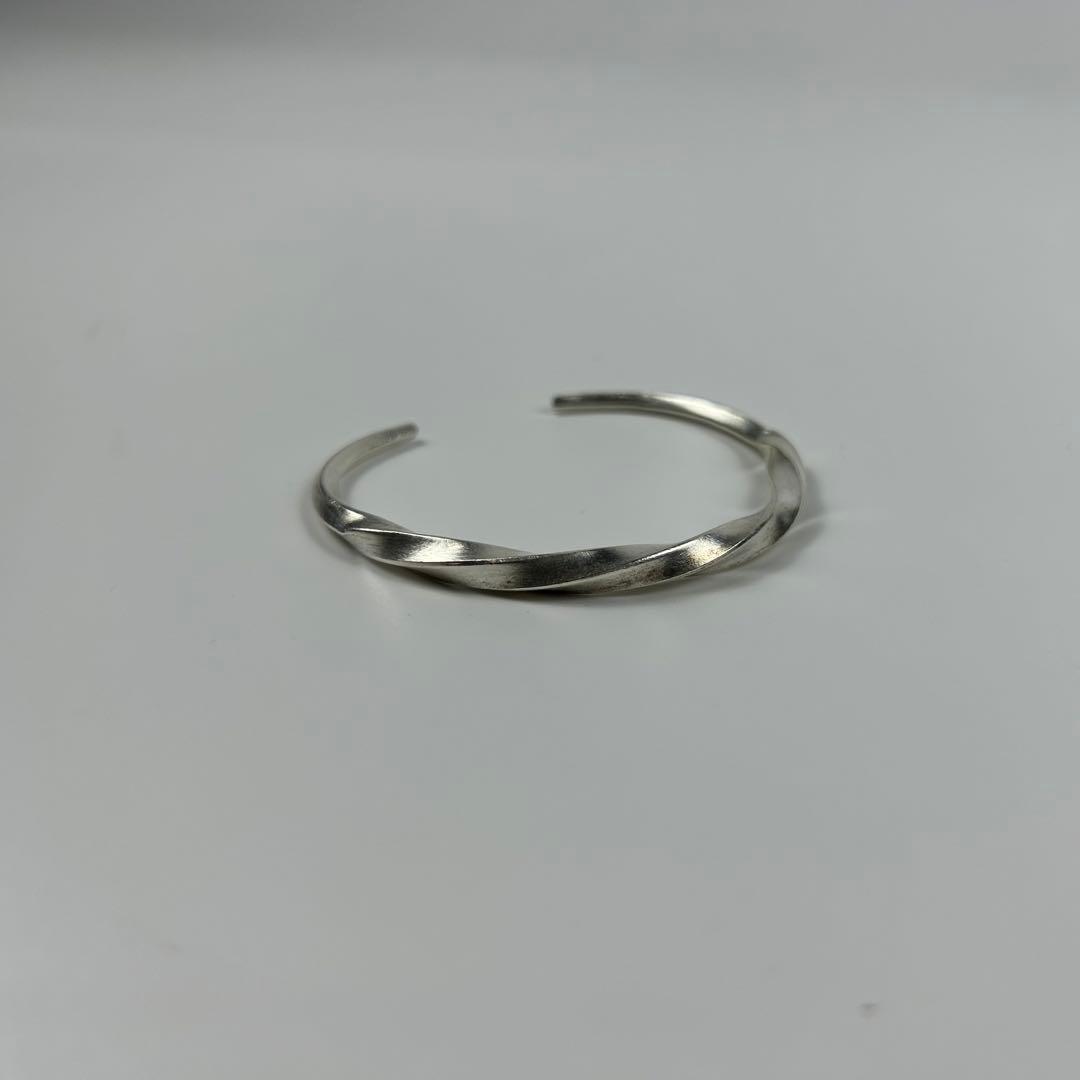 カレンシルバーバングル ツイスト Karen Silver Bangle