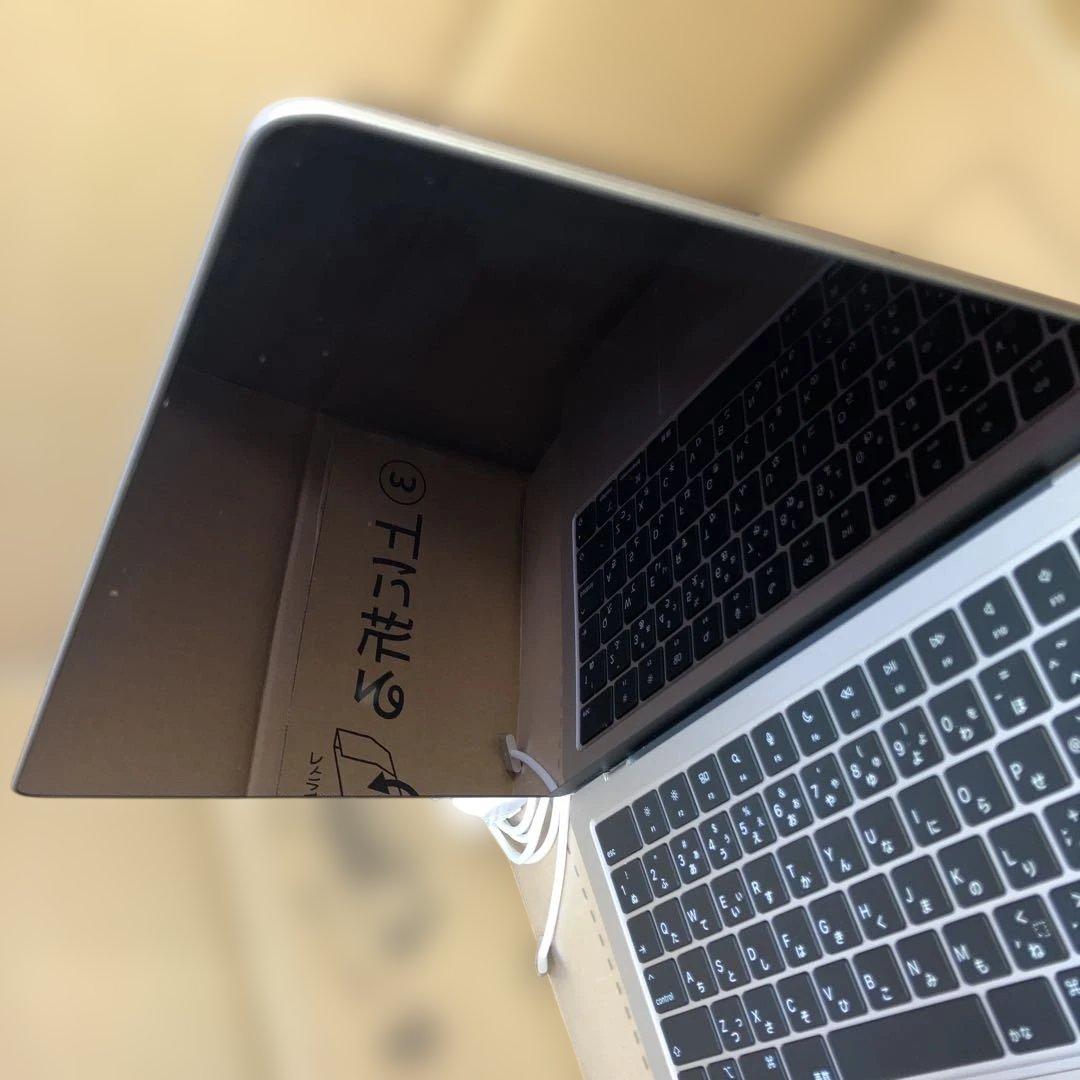 び*K様 MacBook Air 本体と充電器のみ