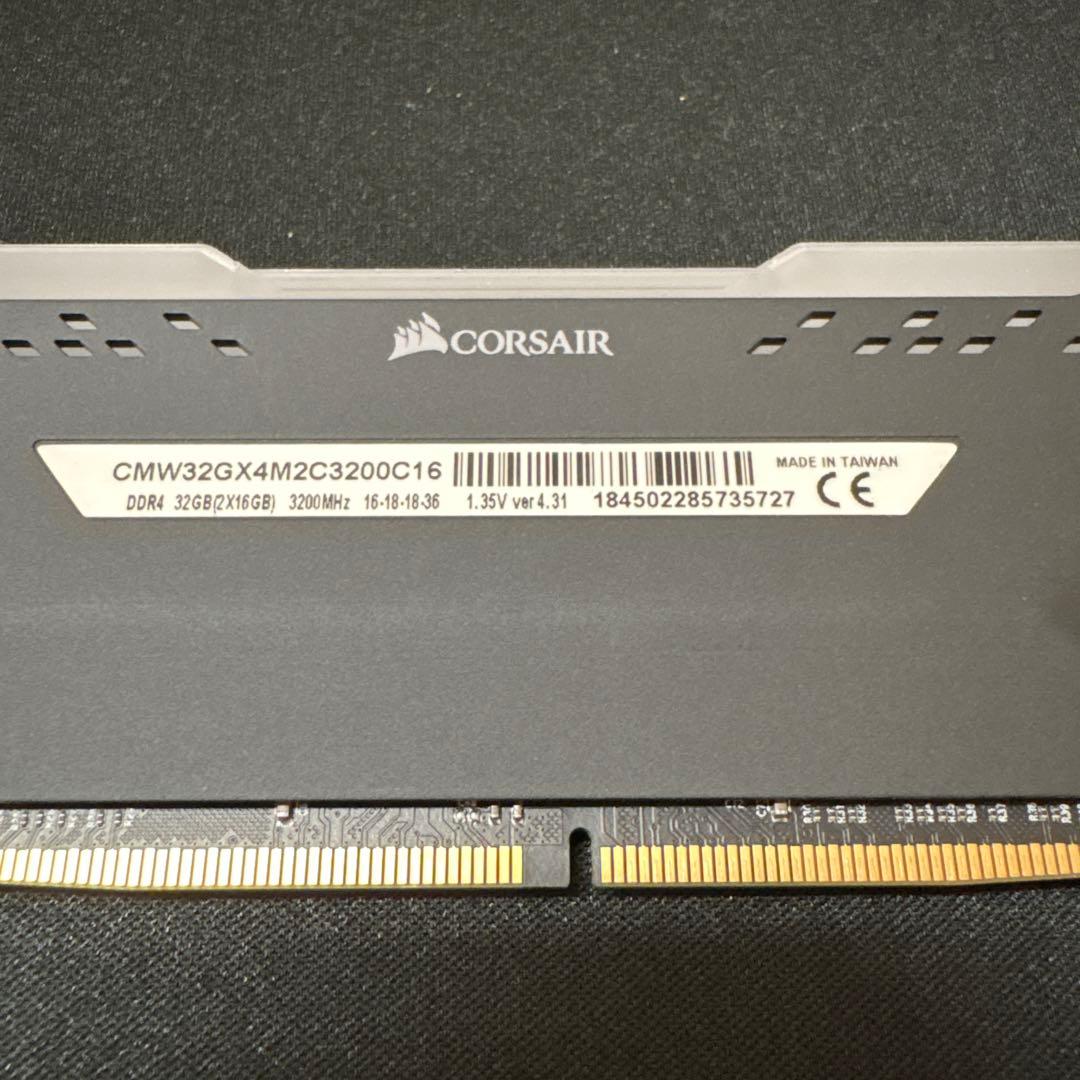 メモリー vengeance rgb pro(ddr4 16gb 3200Mhz x 2)