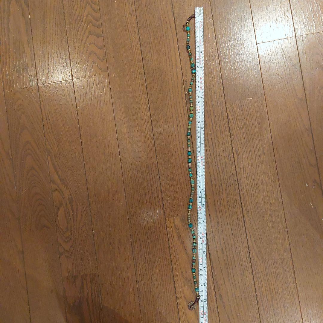 フラットヘッドターコイズと木製ビーズのブレスレット