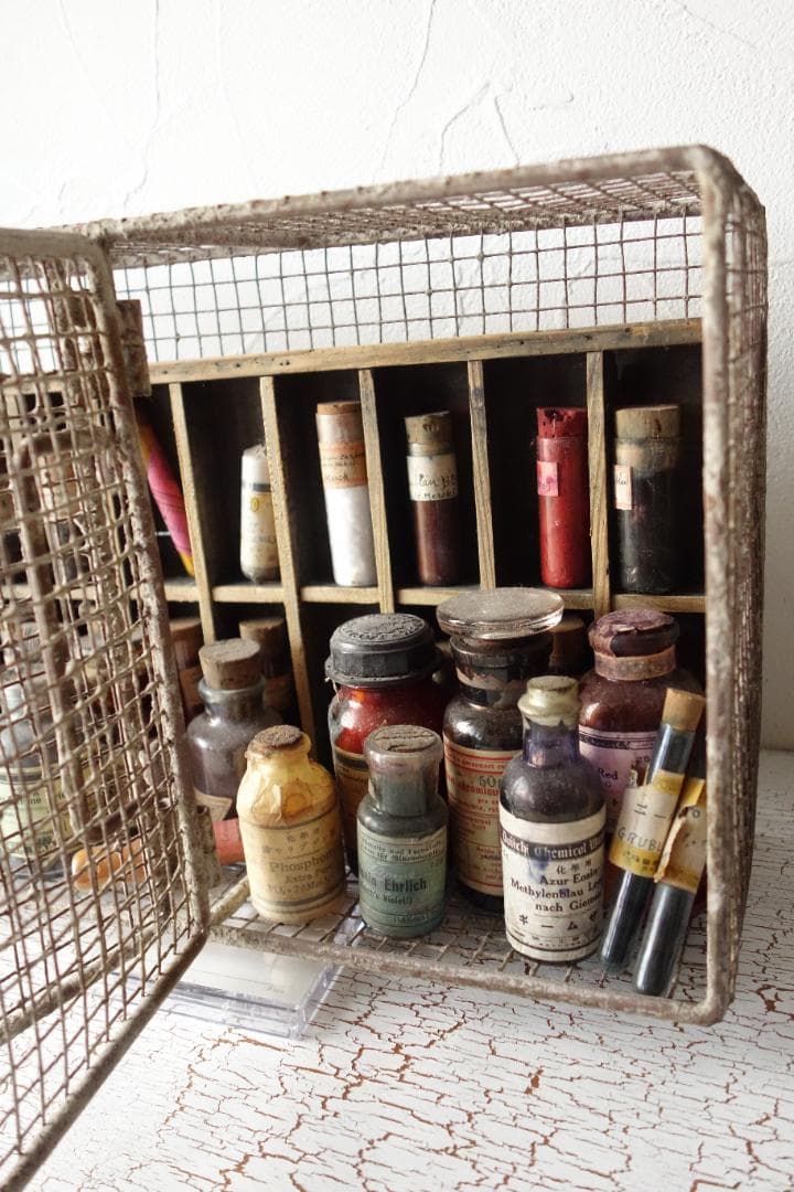 ジャンクスタイル　朽ちた染料のビンと木枠まとめ売り