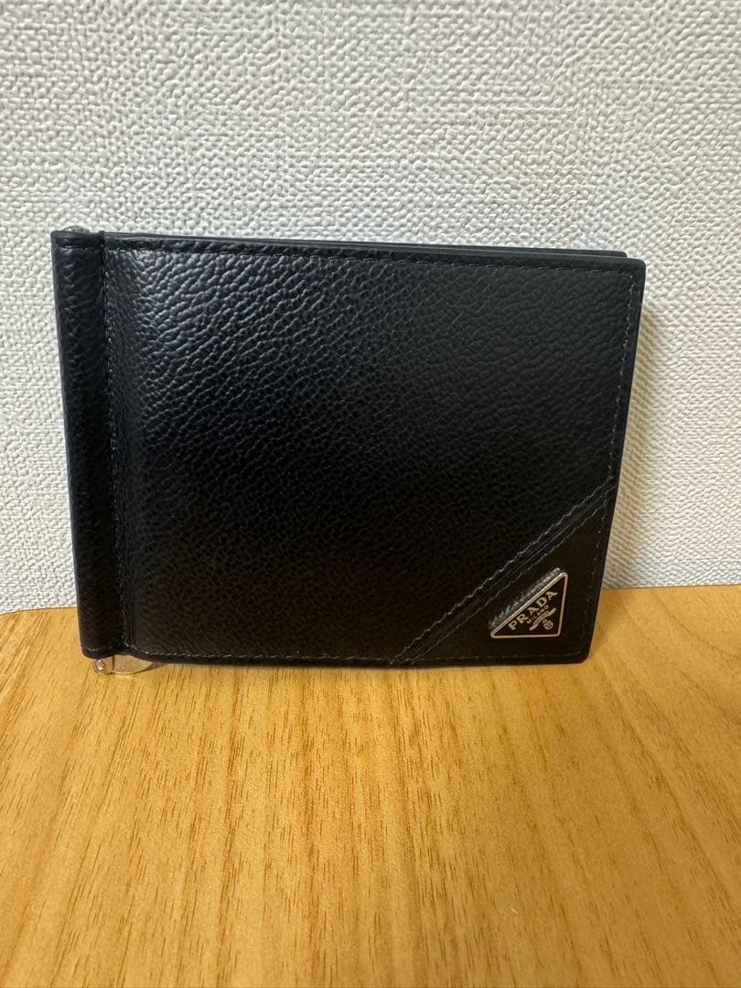 PRADA プラダ マネークリップ 二つ折り財布 ブラック ほぼ未使用 美品