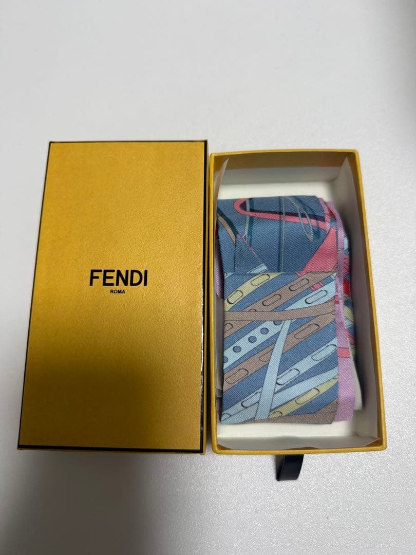 FENDI シルクスカーフ マルチカラー