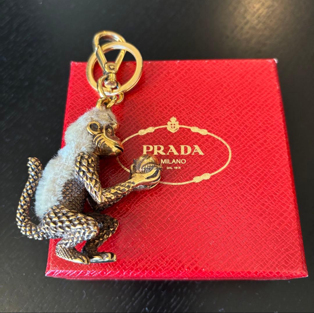 PRADA 猿のキーホルダー 専用ボックス付き