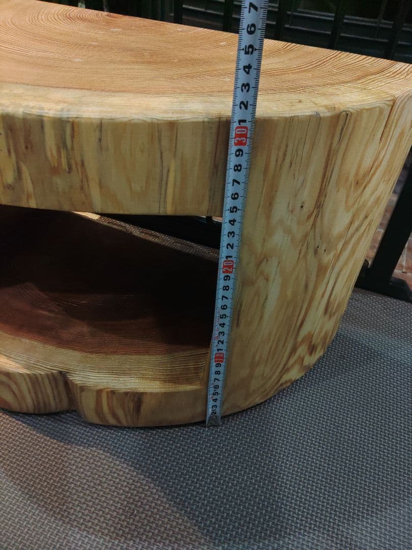 杉の半割り丸太のくりぬきスツール