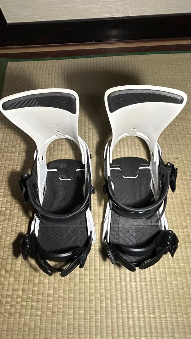 SALOMON RHYTHM ホワイト/スノーボードビンディング　Mサイズ