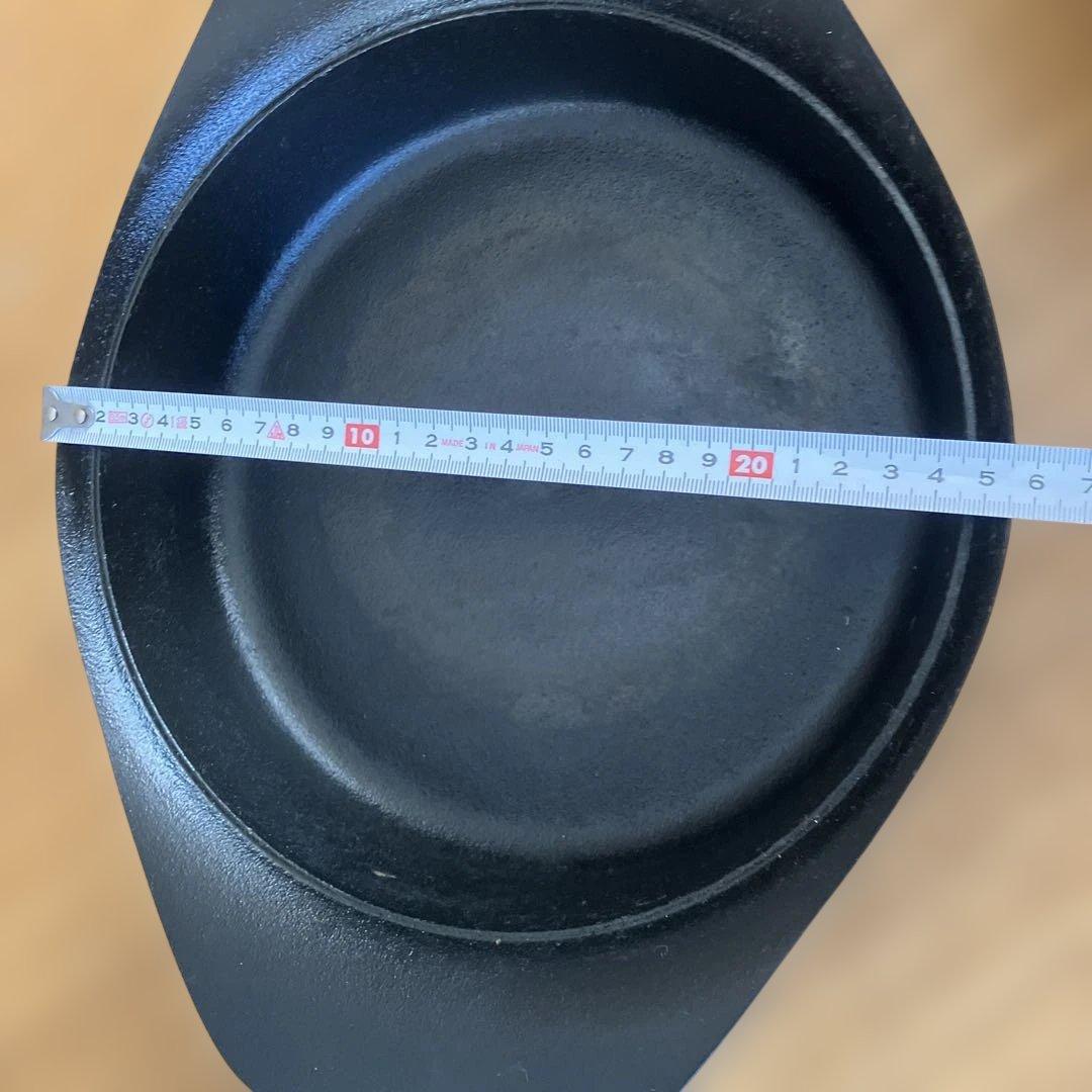 柳宗理デザインの南部鉄器の鉄鍋（浅型・深型のセット）