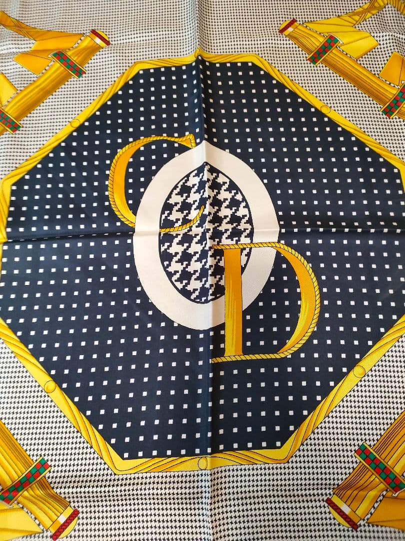 a44 超美品　クリスチャンディオール　Dior　スカーフ　シルク100