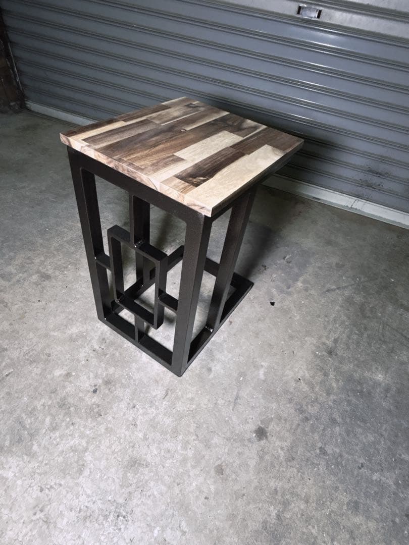 ASE デザイン性を重視したサイドテーブル　粉体塗装を施した他にはないカラー