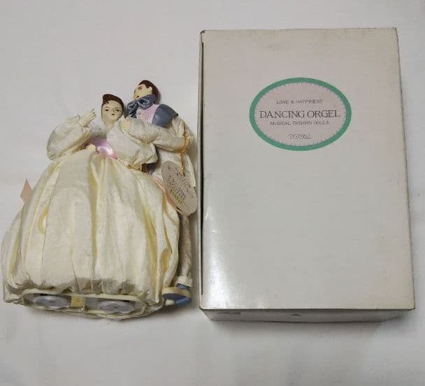レトロな ダンシング オルゴール人形