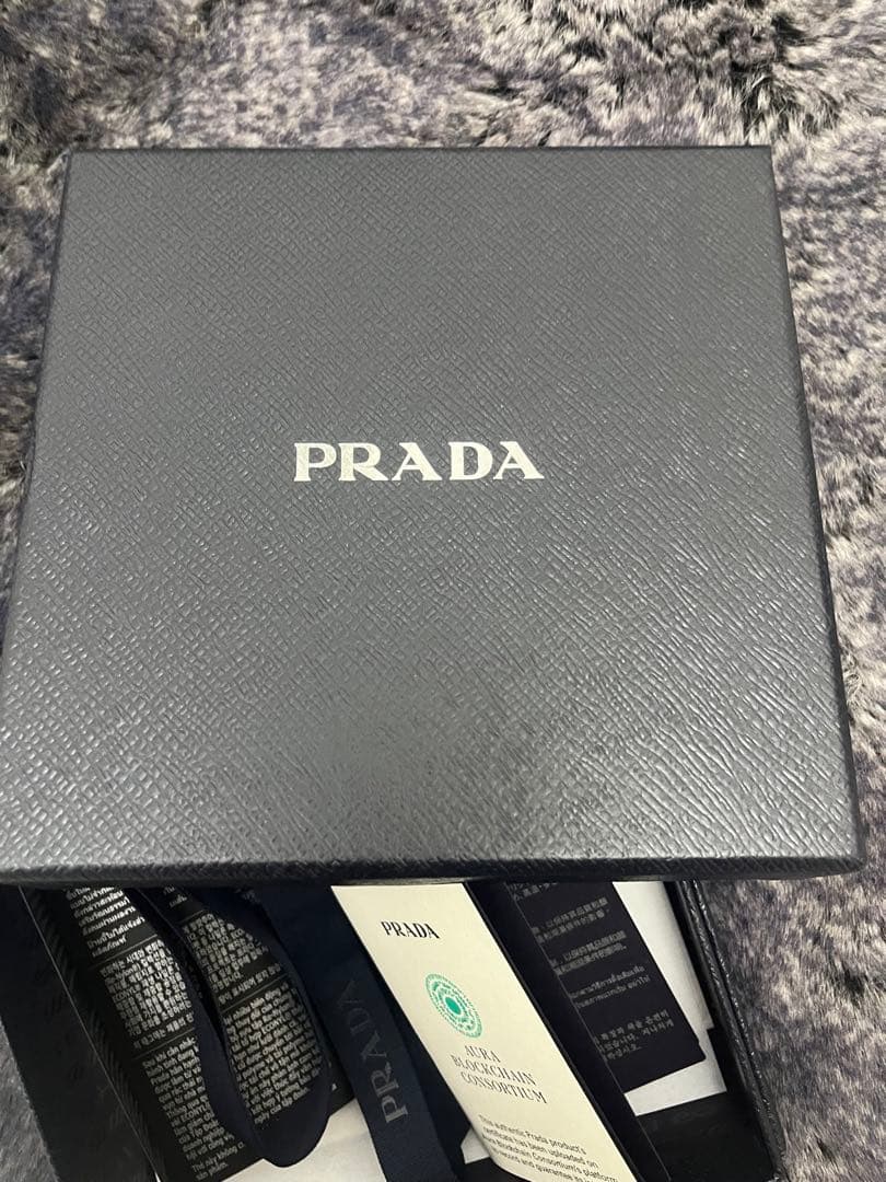 PRADA ピンク シュシュ