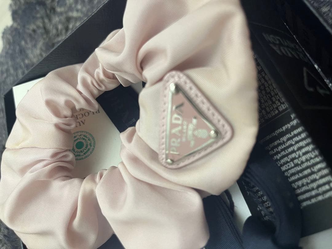 PRADA ピンク シュシュ