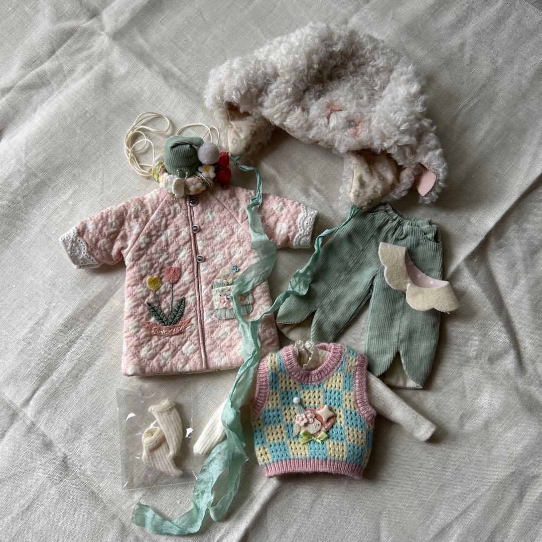 ブライス　Blythe 着せ替え服セット（コート・セーター・パンツ・帽子）