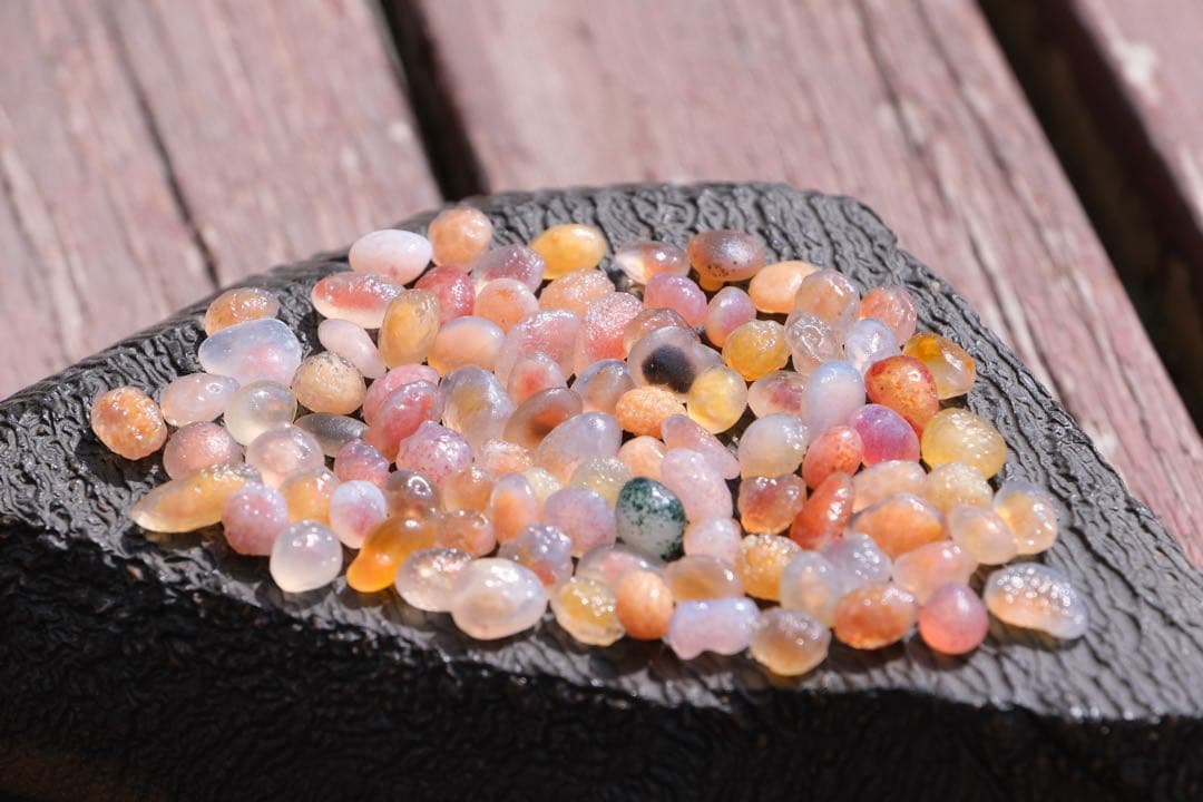 ゴビ石−1400 ゴビ瑪瑙　原石　極小粒　カラーフル