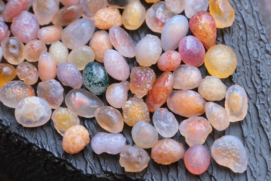 ゴビ石−1400 ゴビ瑪瑙　原石　極小粒　カラーフル