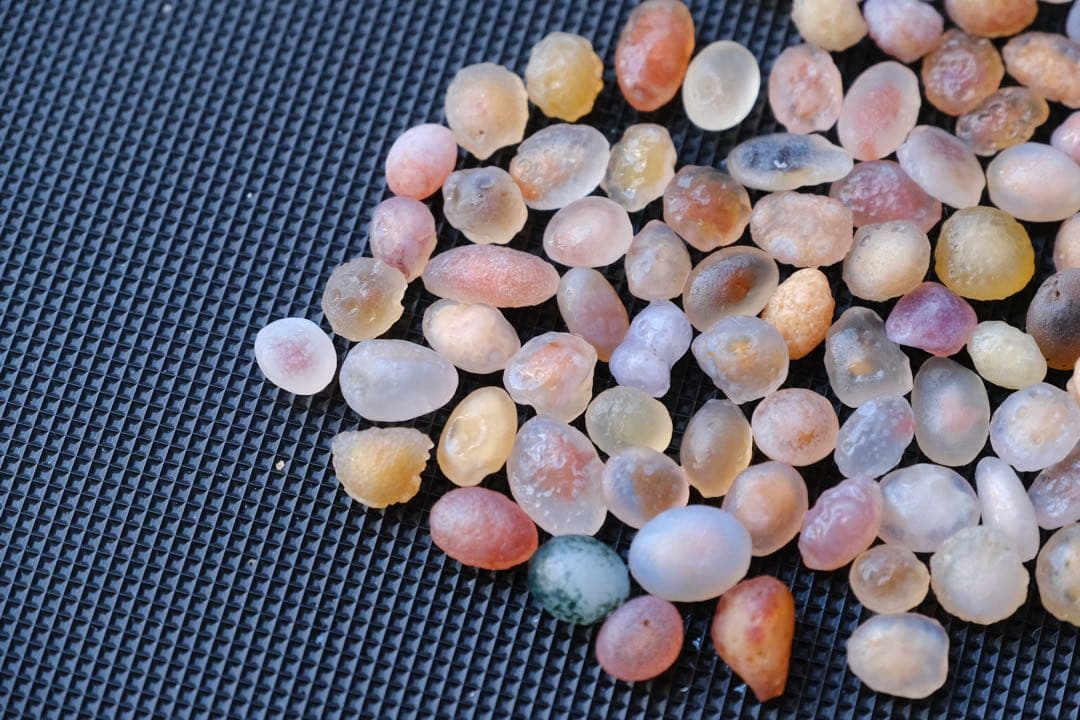 ゴビ石−1400 ゴビ瑪瑙　原石　極小粒　カラーフル