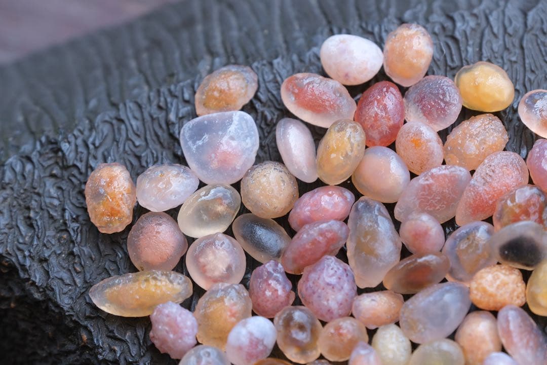 ゴビ石−1400 ゴビ瑪瑙　原石　極小粒　カラーフル