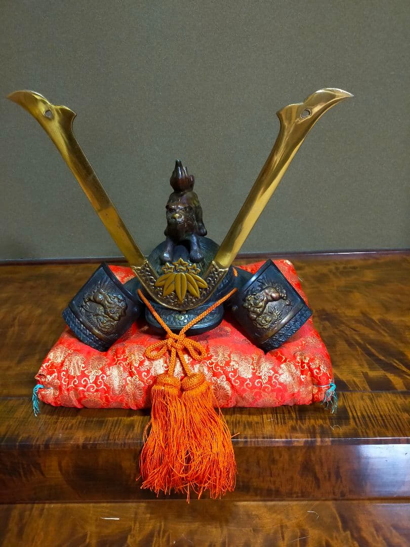 出世兜　源九郎義経　長鍬形獅子頭の兜