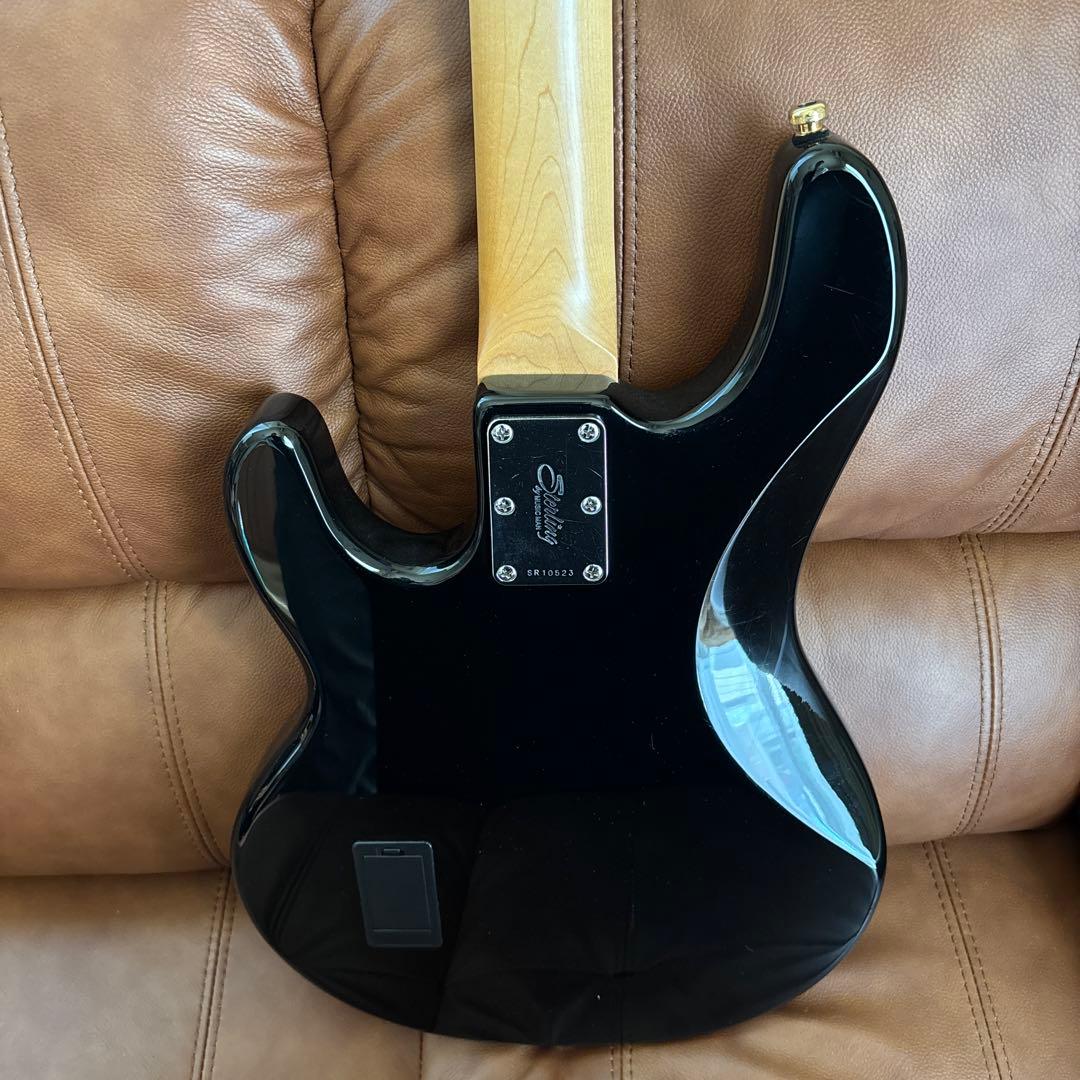 エレキベース ブラック　Sterling Ray34