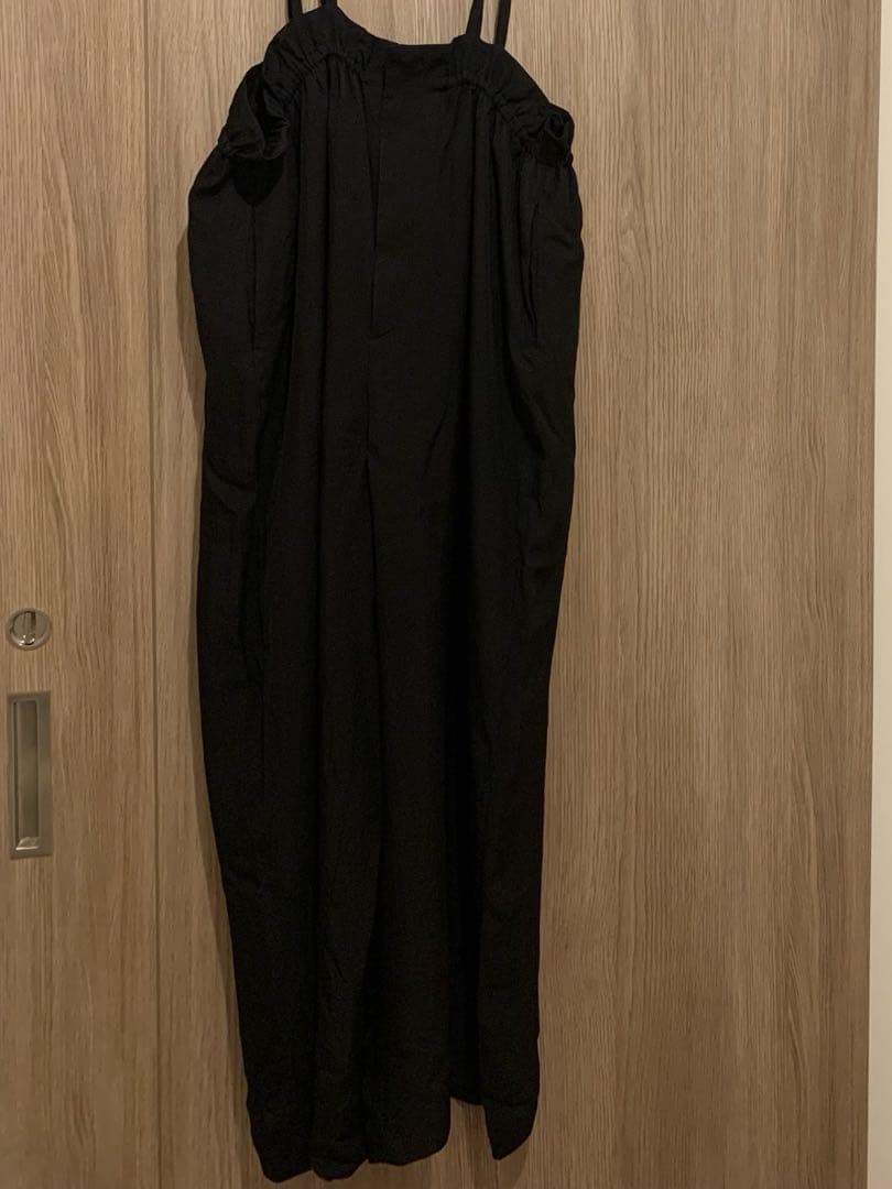 ⭐︎本日限定値下げ⭐︎SACRA ブラック サロペット　ブラック