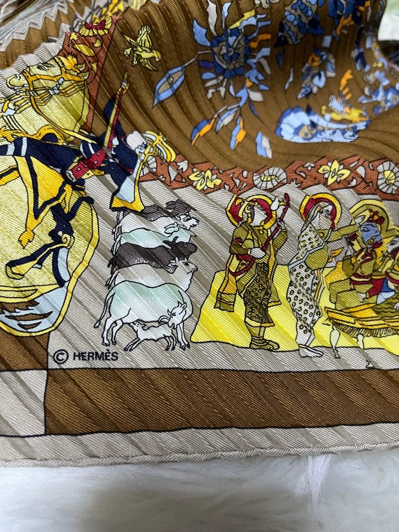 HERMES 絵画風プリントスカーフ プリーツ