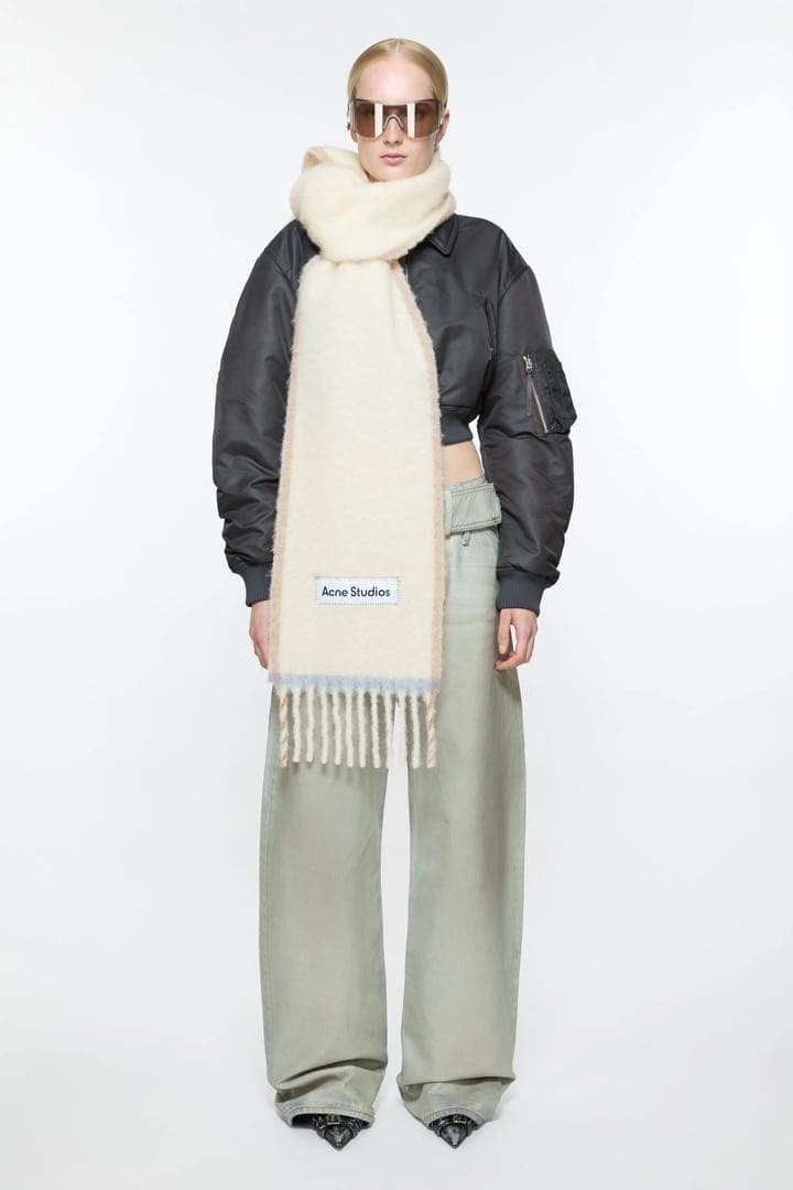 Acne Studios ホワイト マフラー フリンジ付き