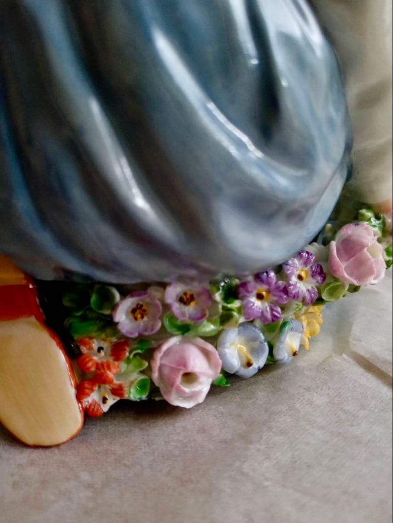 尚　　ロイヤルコペンハーゲン　フィギュリン　陶器人形　民族衣装シリーズ