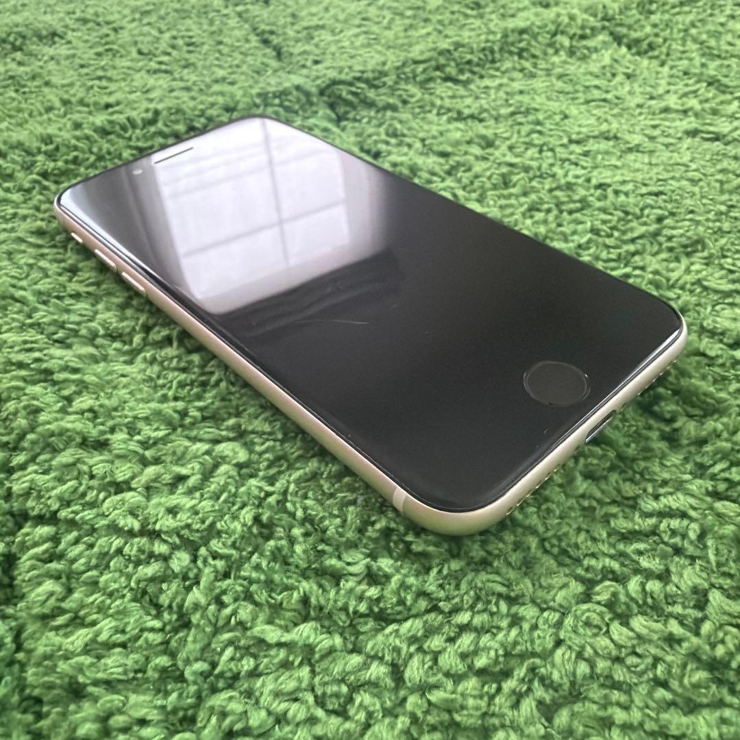 Apple iPhone SE (第3世代) 128GB スターライト本体