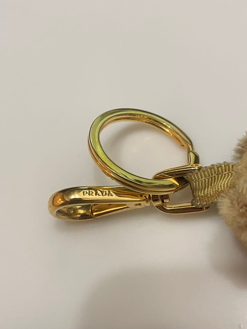 PRADA チャーム　クマ型キーホルダー サングラス