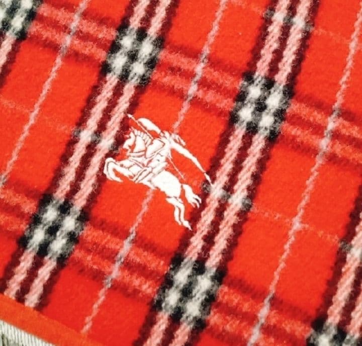 BURBERRYバーバリー　ウール100%ブランケット厚手（レッド）