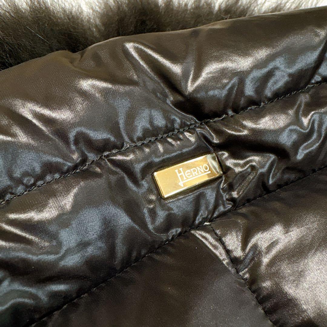 超軽量✨HERNO フォックスファー　ダウンコート　ブラック　黒　金ボタン　ロゴ