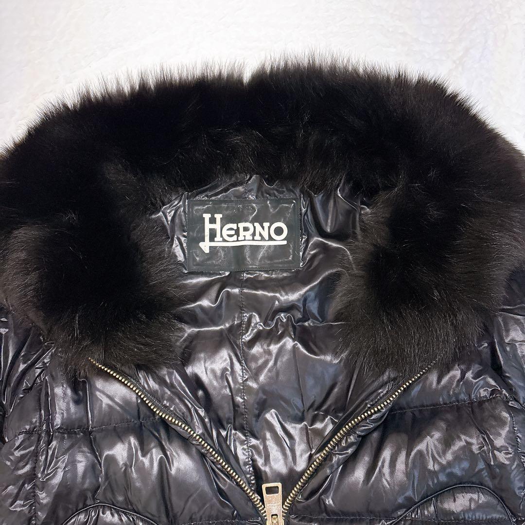 超軽量✨HERNO フォックスファー　ダウンコート　ブラック　黒　金ボタン　ロゴ