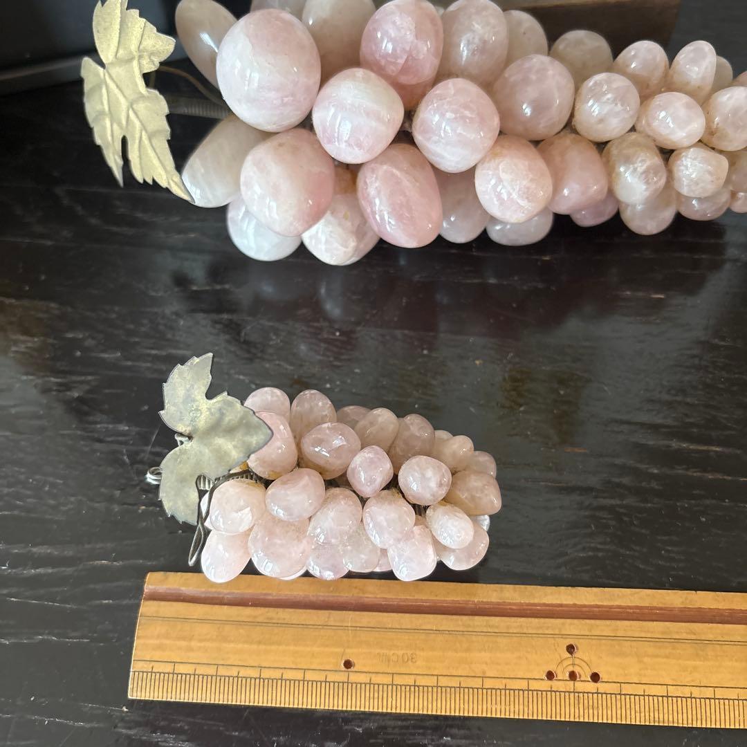 石のピンクの葡萄(大小２個)